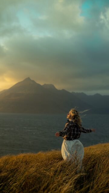 There will never be enough words to describe this trip! It was pure magic, the light, the wind, the endless rainbows… we would have happily stayed a little longer 💖
My favourite places are the ones that make you forget you’re still in the real world and not living inside a movie 🎥
Scotland📍
#scotland #isleofskye #autumn #scottishhighlands